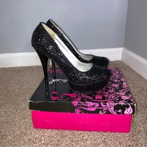 Qupid Natural Glitter Heels Size 8.5